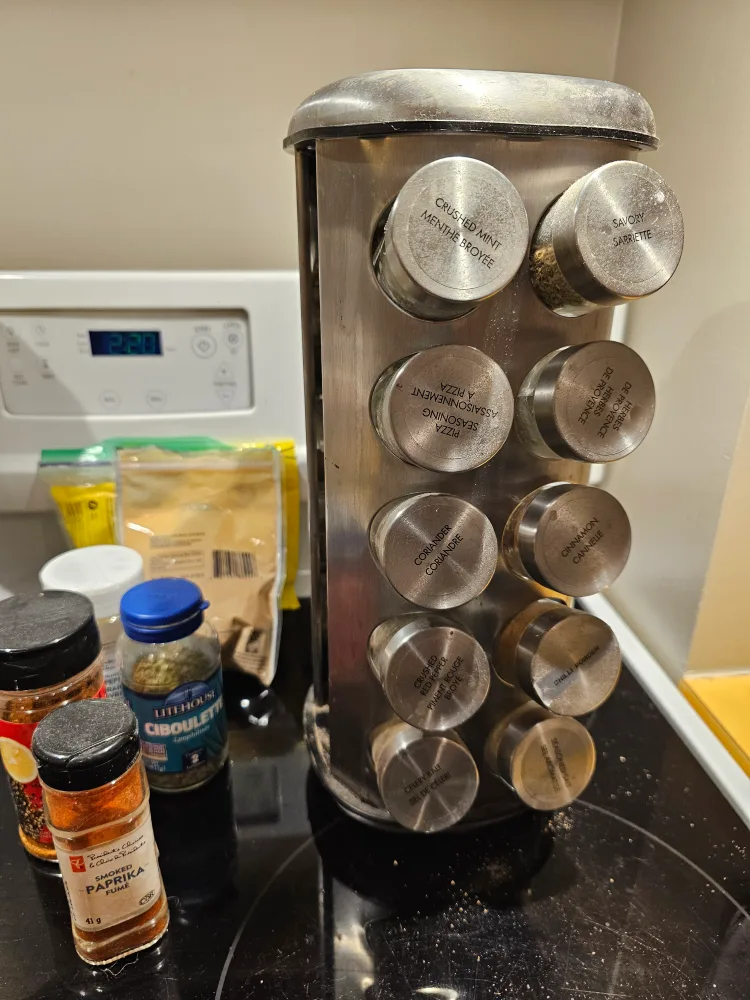 Spice Rack with 20+ Spices image indicator(3)