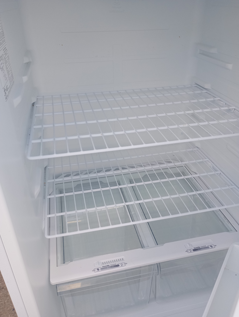 White Top Freezer Refrigerator - photo 2