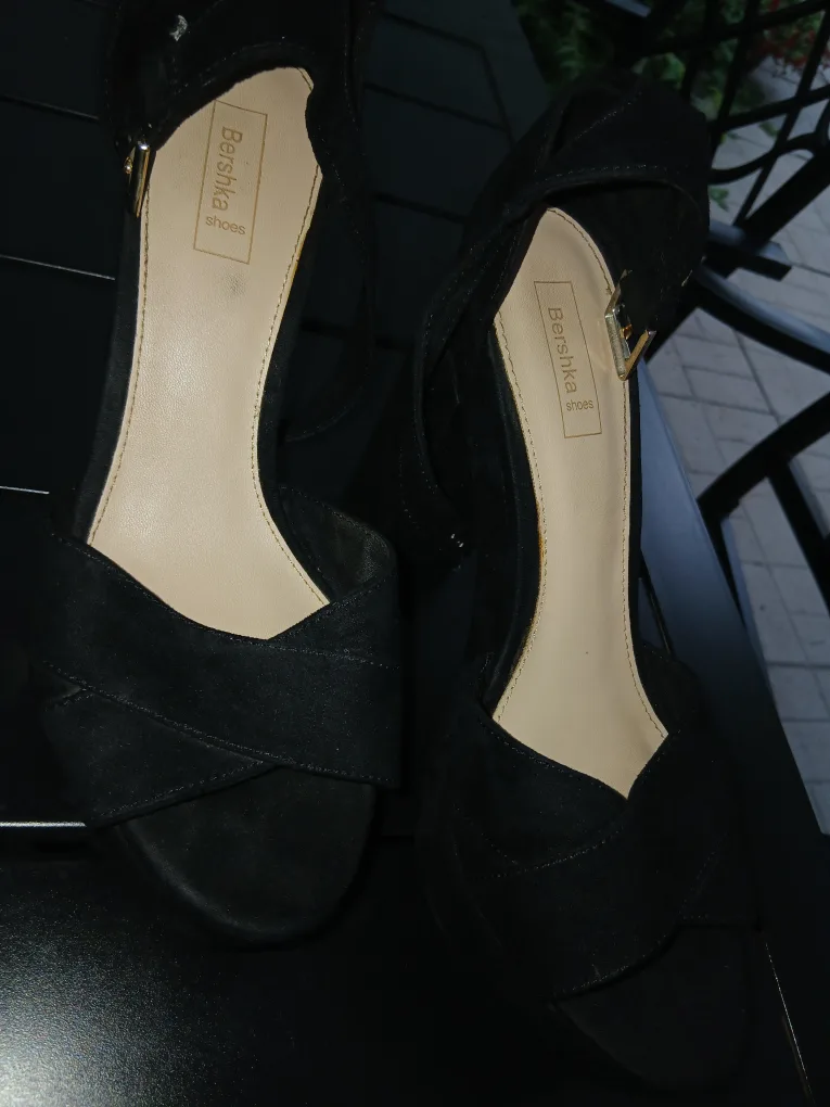Bershka Black Platform Heels image indicator(3)