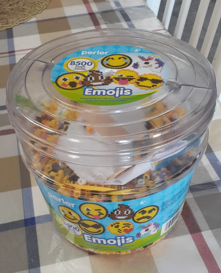 Perler Emoji Fused Bead Kit - 8500 Beads image indicator(2)