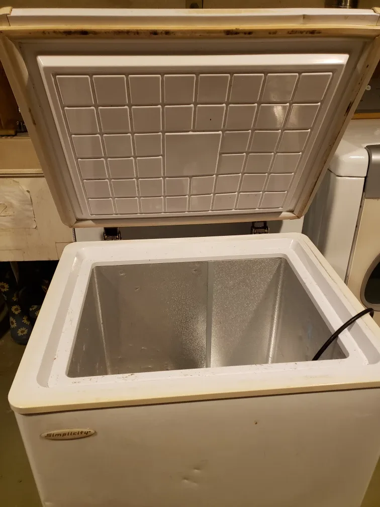 Simplicity Chest Freezer - White image indicator(2)