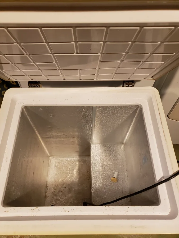 Simplicity Chest Freezer - White image indicator(3)