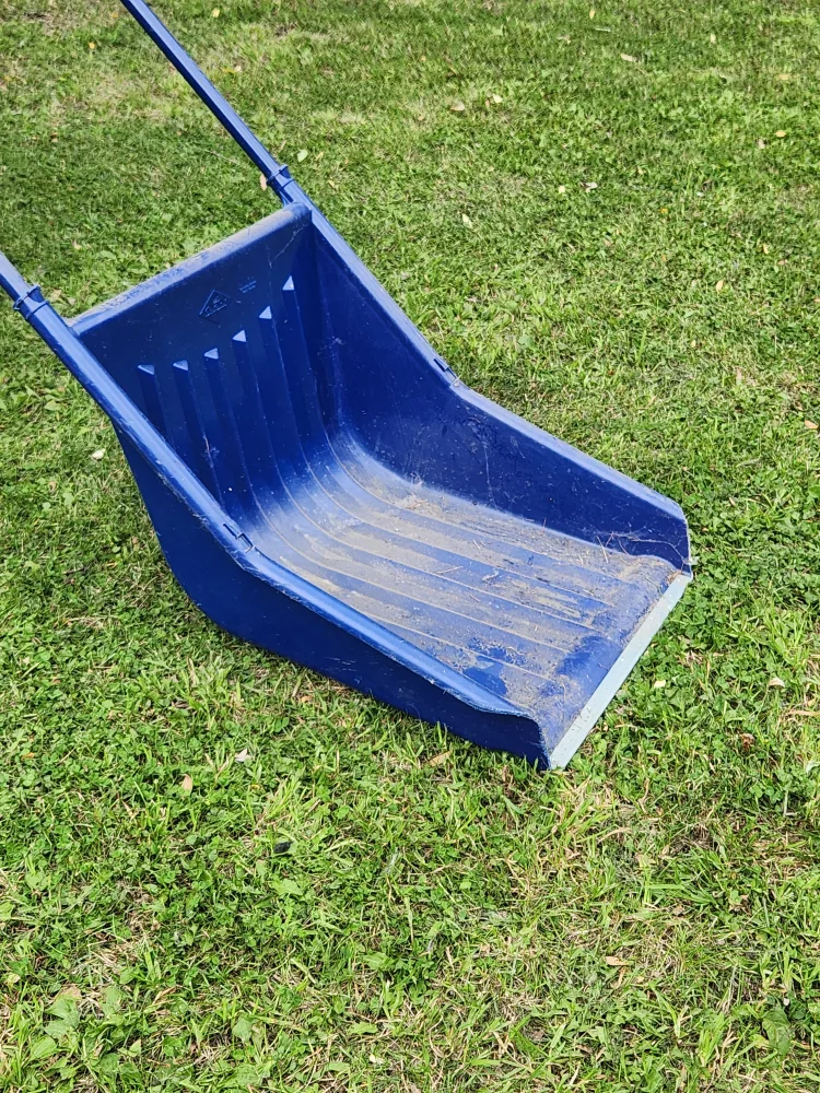 blue winter shovel thumbnail