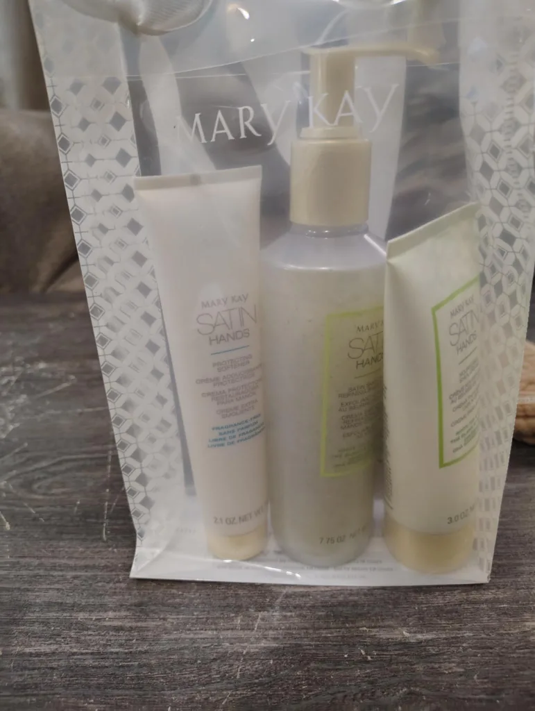 Mary Kay Satin Hands Set thumbnail