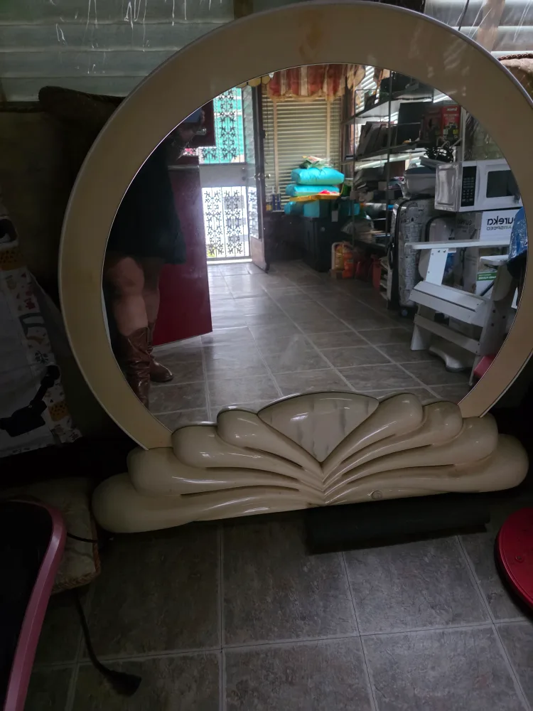 Vintage Round Vanity Mirror image indicator(2)