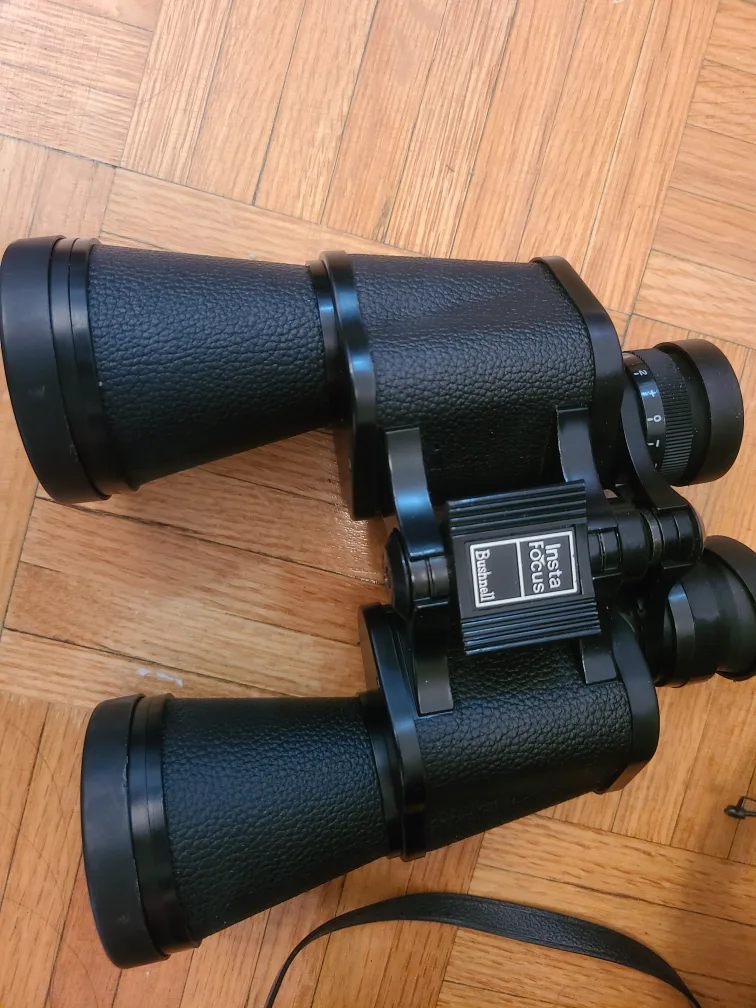Bushnell Insta Focus Binoculars thumbnail