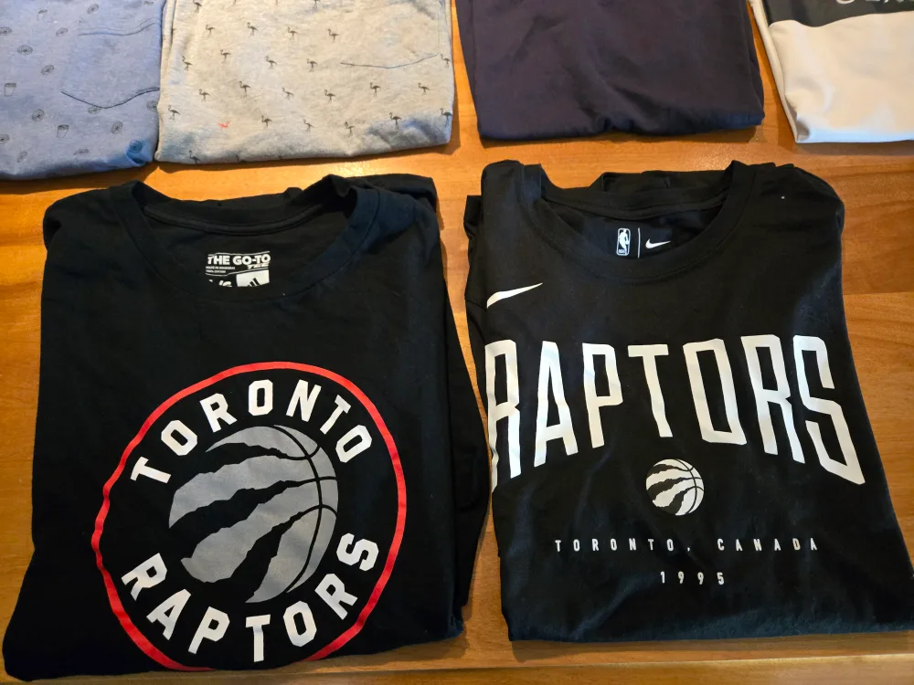 T-shirts (S/P, M, L) image indicator(3)