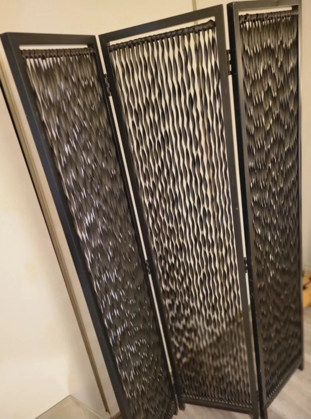 Black Metal Decorative Room Divider image indicator(3)