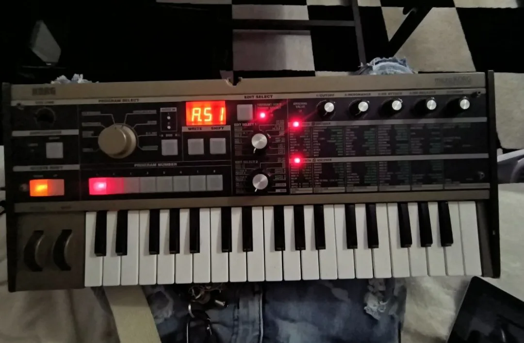 Korg MicroKorg Synthesizer/Vocoder
