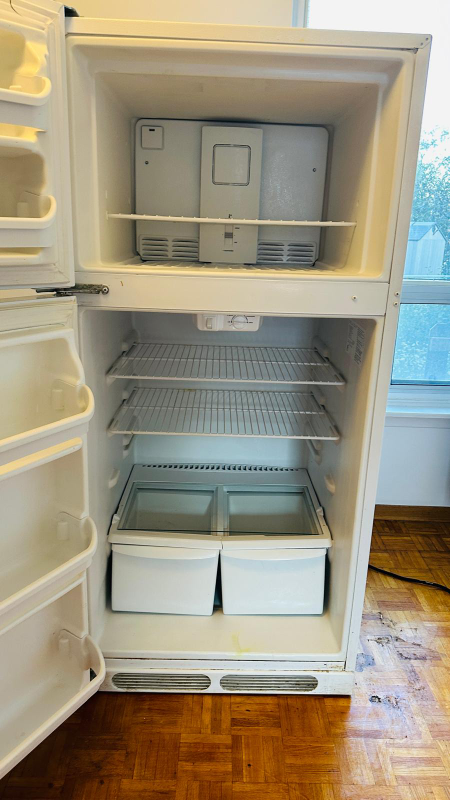White Frigidaire Top Freezer Refrigerator - photo 3