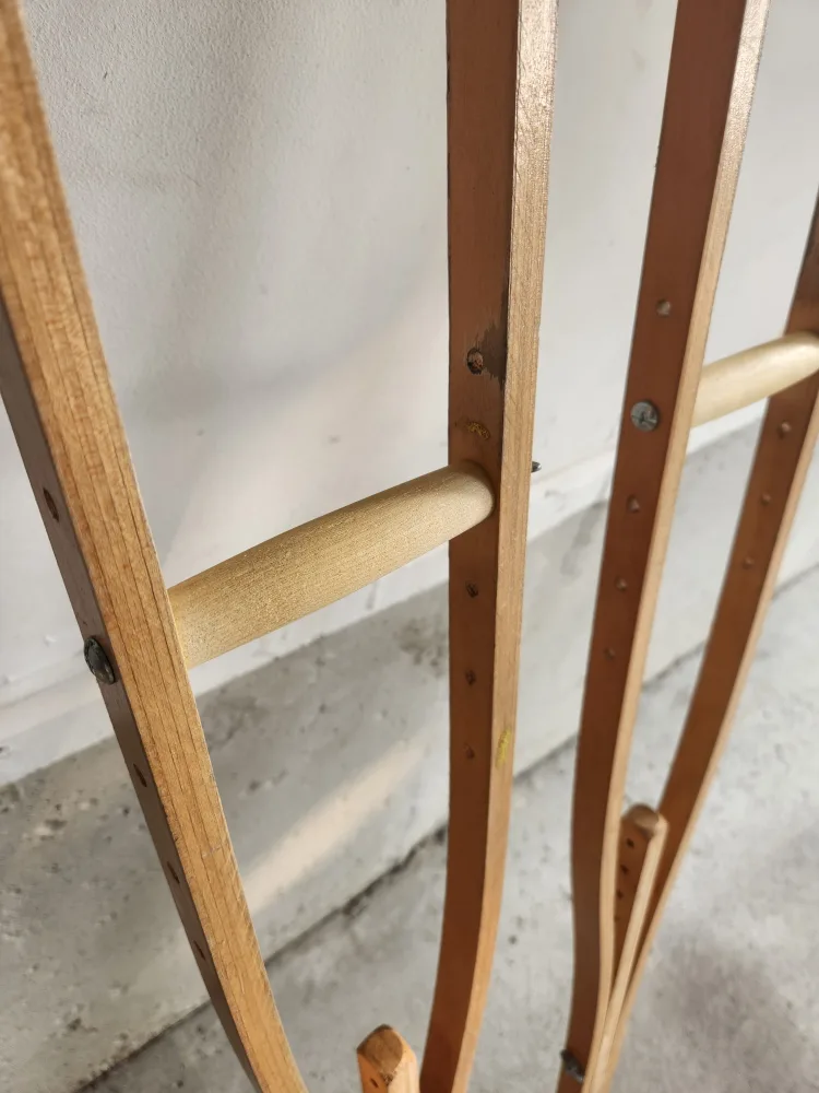 Wooden Crutches- Adjustable image indicator(3)