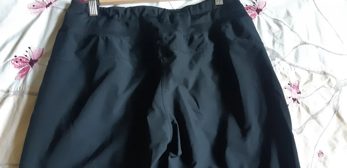 NEW Kirkland Signature Black Capri Pants - Size M image indicator(4)