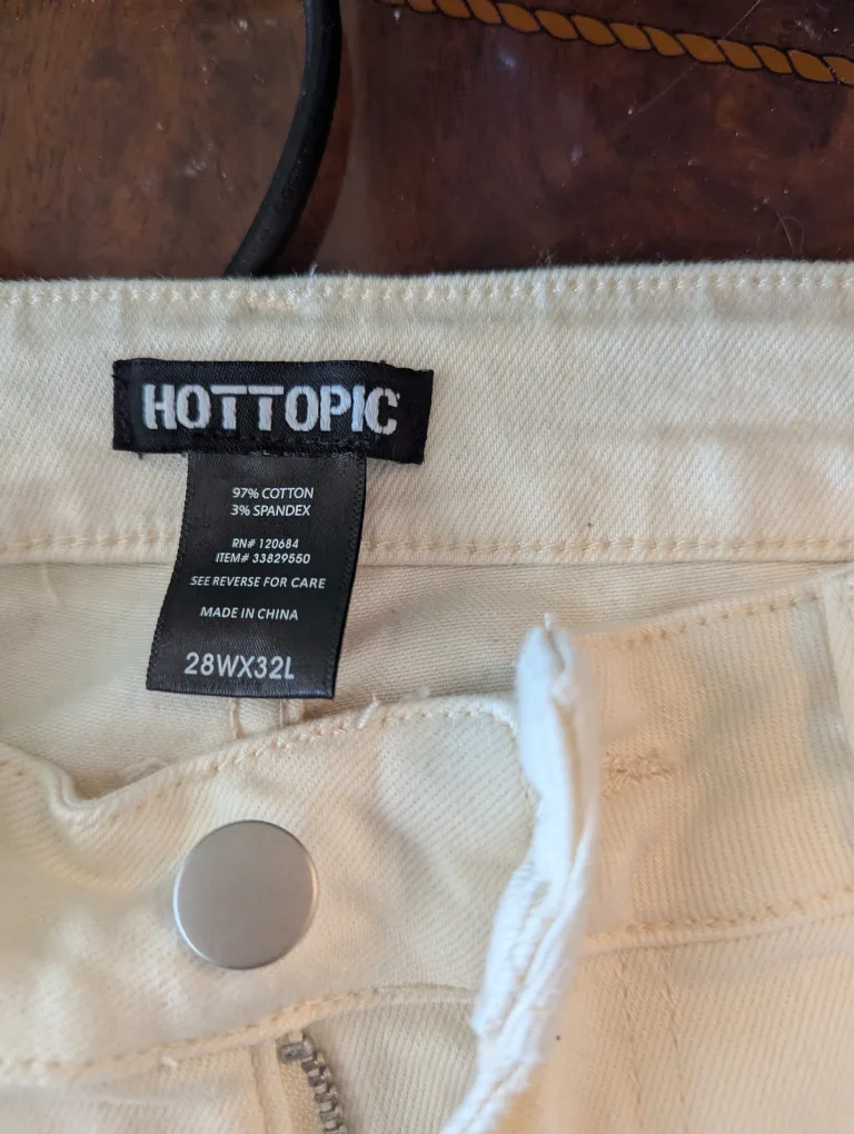 Hot Topic Cream Cargo Pants image indicator(7)