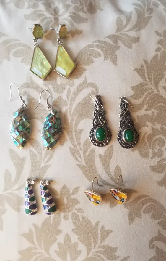 Different Style Earings image indicator(2)