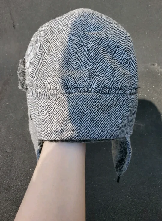 Grey trapper hat with faux fur lining image indicator(4)