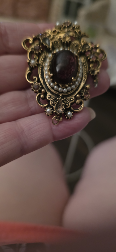 Vintage Gold Tone Brooch with Faux Pearls