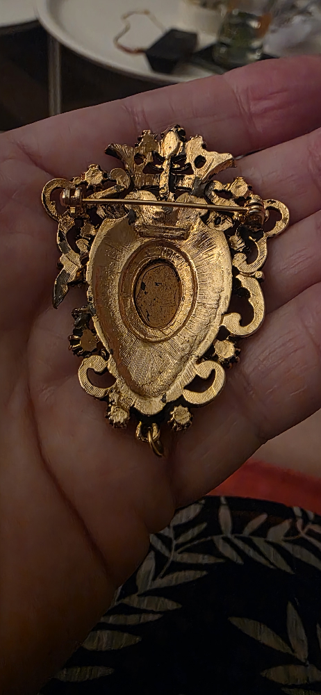 Vintage Gold Tone Brooch with Faux Pearls - photo 4