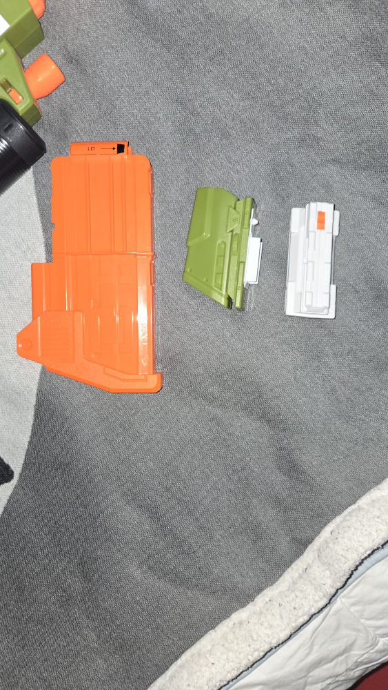 Nerf Halo MA40 Blaster + Accessories - photo 4