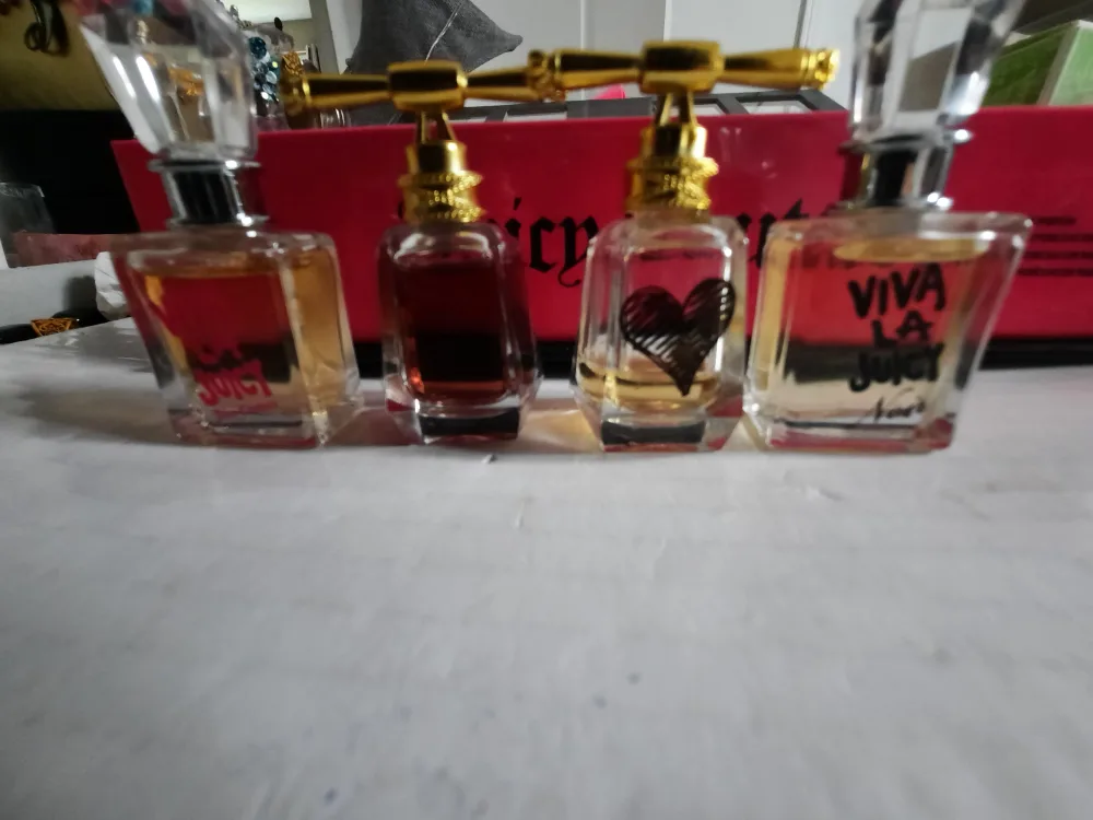 Juicy Couture Perfume Set (4 x 5ml) image indicator(5)