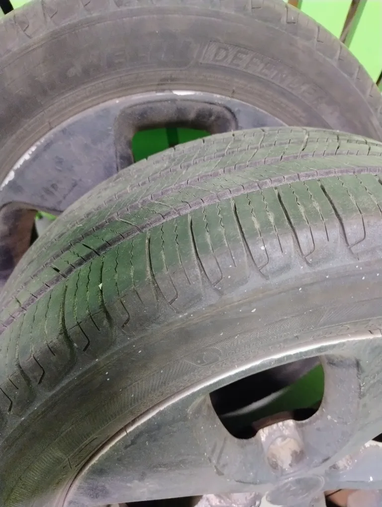 set of all season tires 205/ 55 R16 image indicator(6)