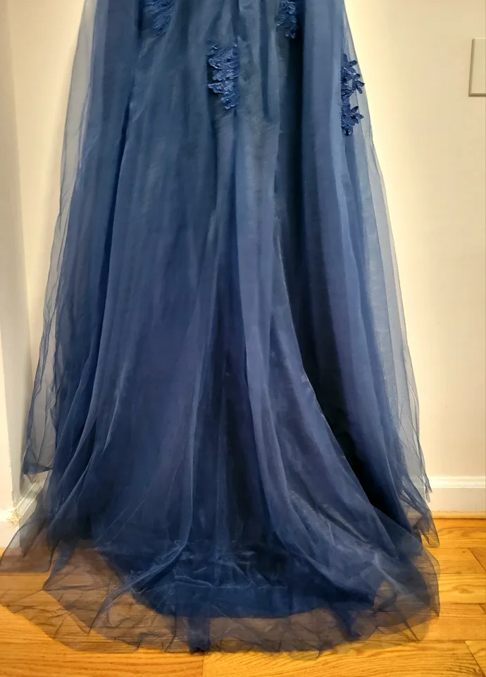 Elegant Navy Blue Evening Gown – Size M/L – Like New image indicator(8)