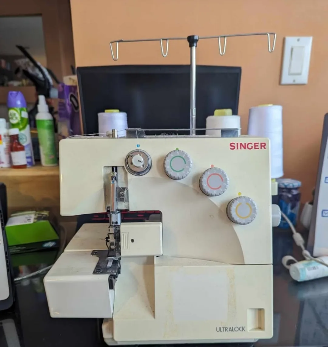 Singer Ultralock Serger Sewing Machine thumbnail