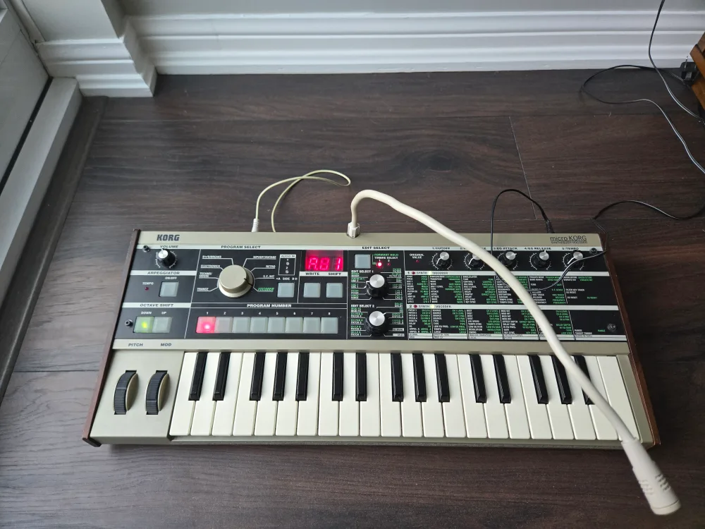 Korg MicroKorg Synthesizer/Vocoder thumbnail
