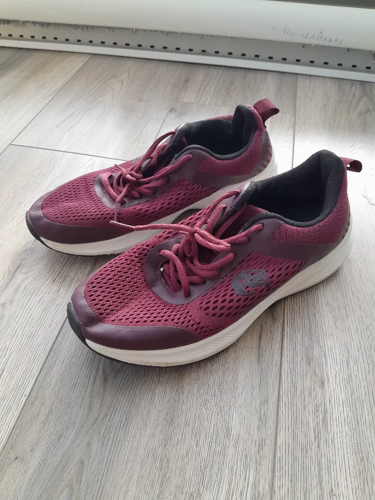 Shoes for $100 altogether sizes EU 42-43 image indicator(5)