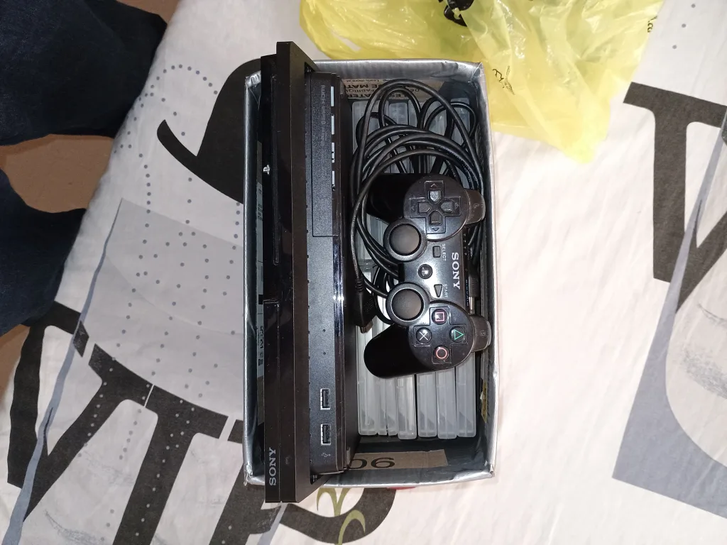 PS3 + 12 Top Games ( Includes SKATE 3 !!! ) image indicator(5)