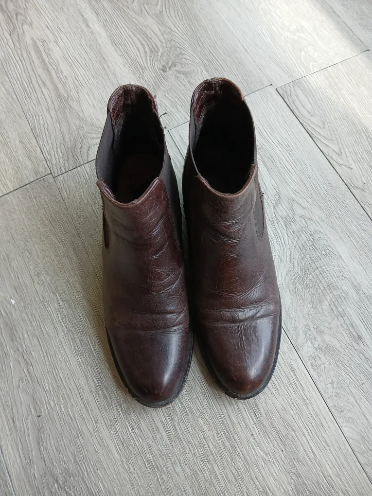 Artica chelsea style booties, size 8 image indicator(5)