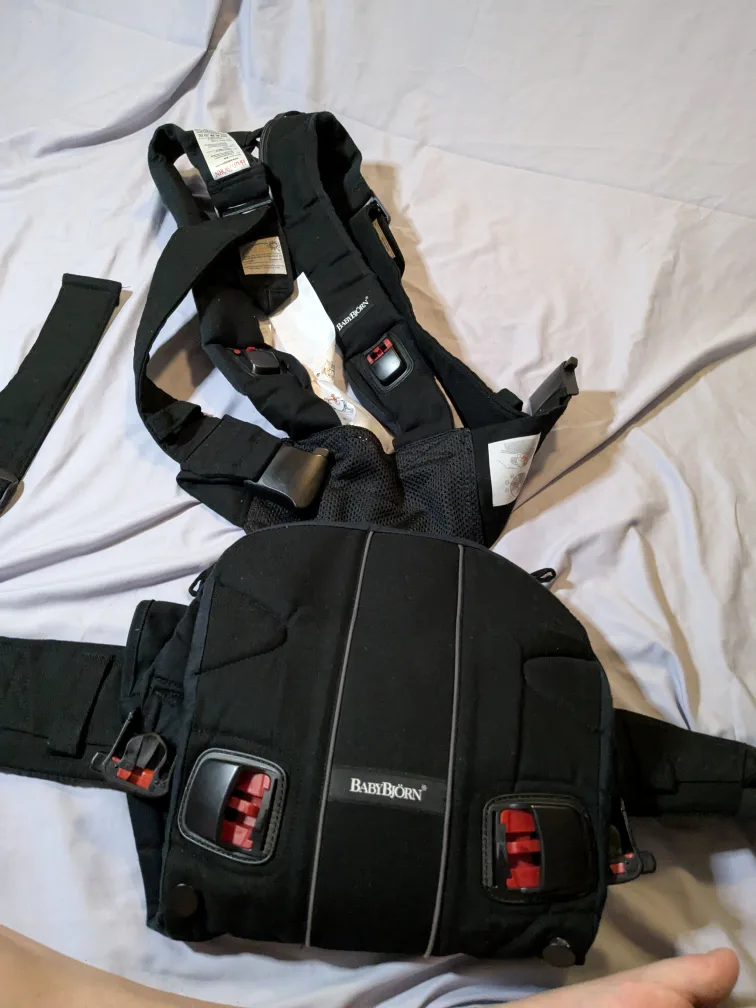 BABYBJÖRN Baby Carrier One in BLACK +/- drool cover image indicator(2)