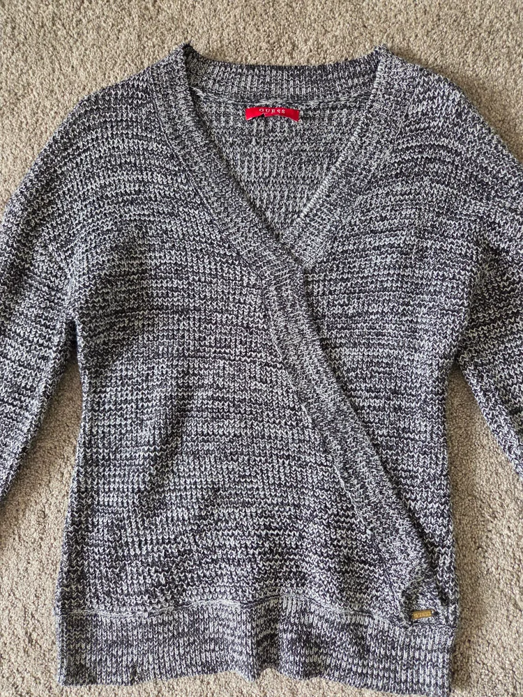 Guess Sweater - Size Small image indicator(3)