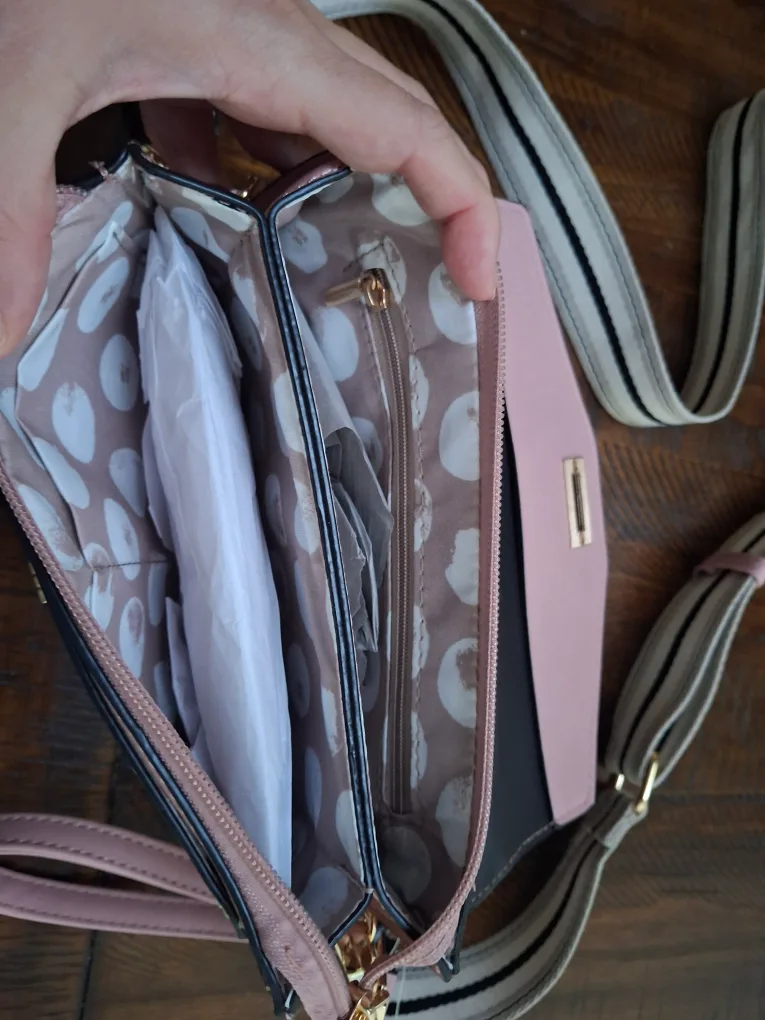 Beautiful light pink purse. image indicator(2)