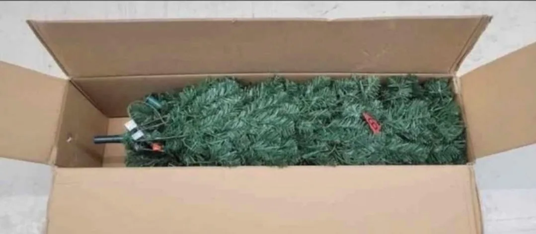 7ft Realistic Christmas Tree image indicator(3)