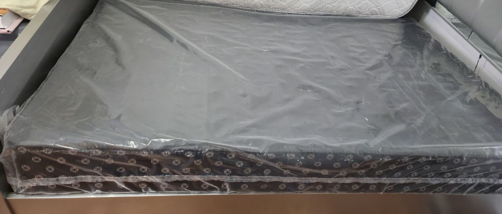 Queen Mattress Box Spring  8-9 inchs- Like New - photo 4
