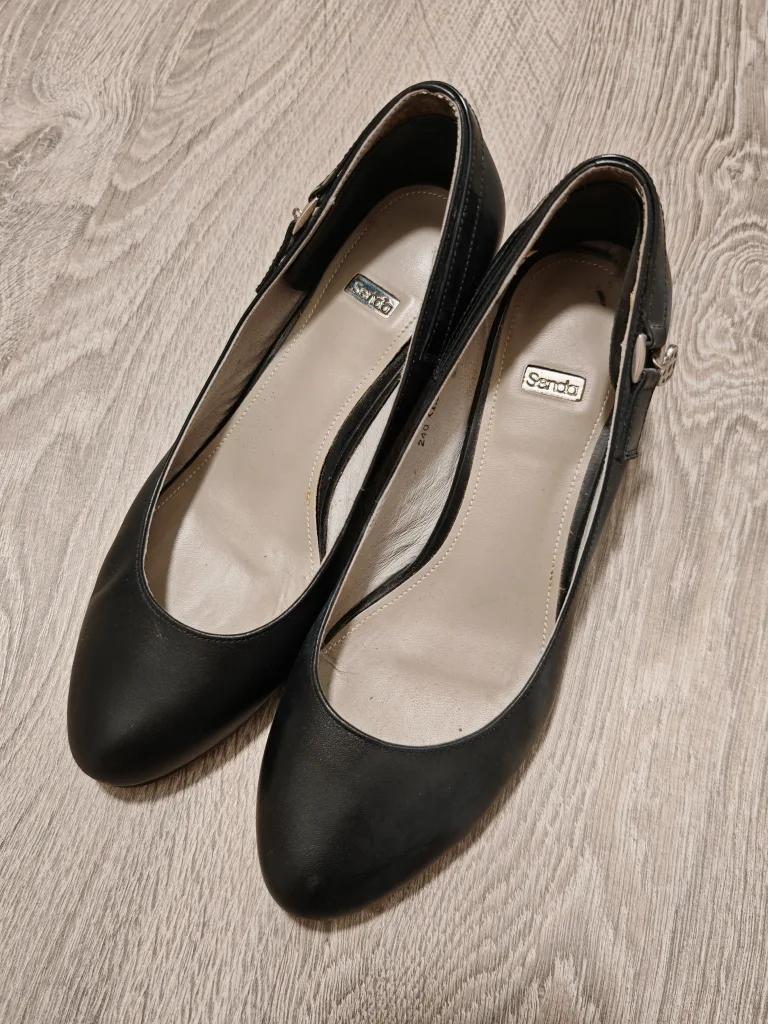 Senda Black Leather Heels - Size 7 thumbnail