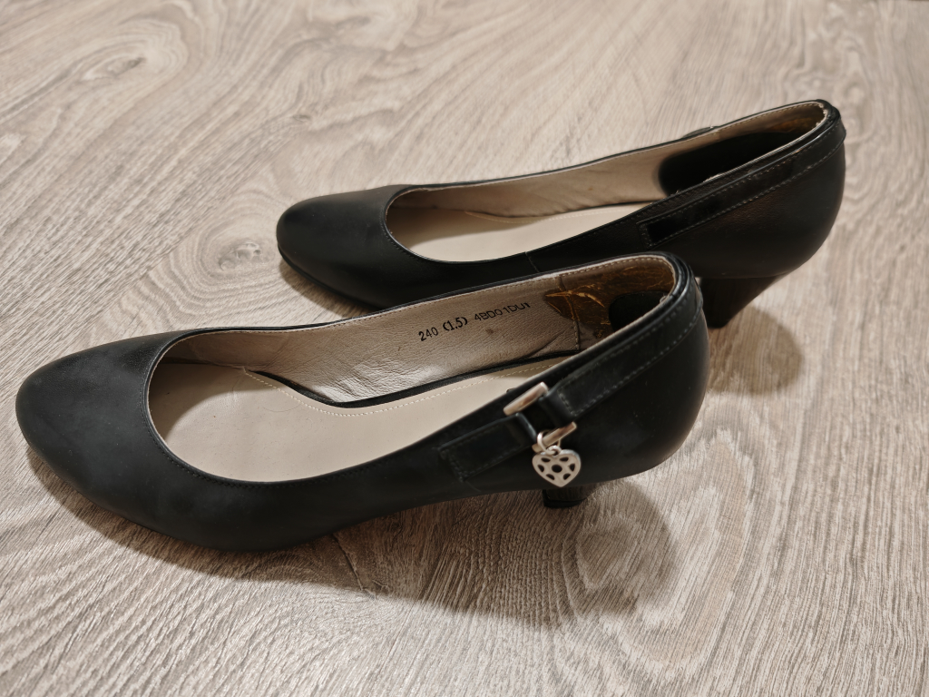 Senda Black Leather Heels - Size 7 - photo 2