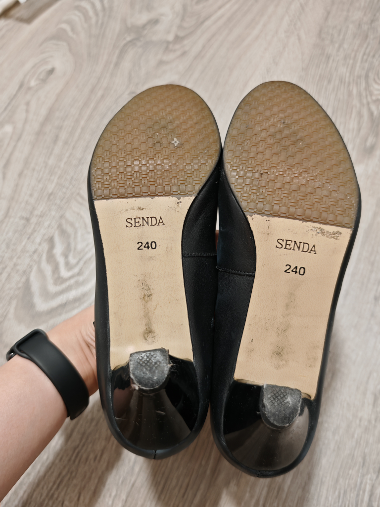 Senda Black Leather Heels - Size 7 - photo 3