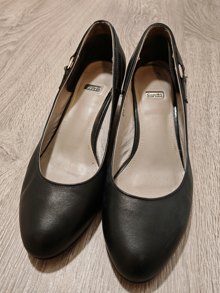 Senda Black Leather Heels - Size 7 - photo 4