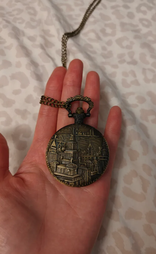 Vintage Style Pocket Watch Necklace 💖🧡 image indicator(3)