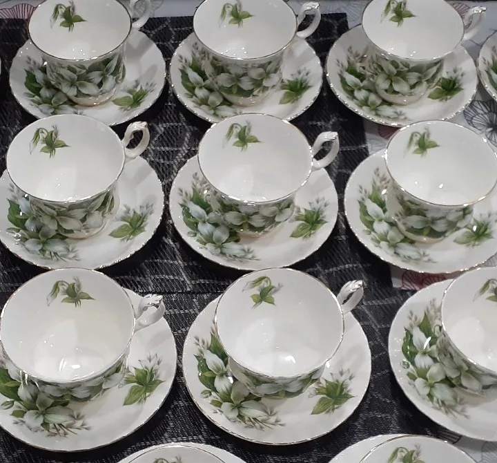 Royal Albert Trillium Teacup and Saucer thumbnail
