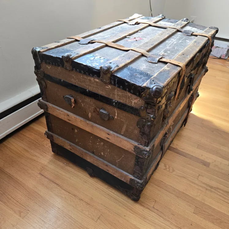 Antique Steamer Trunk thumbnail