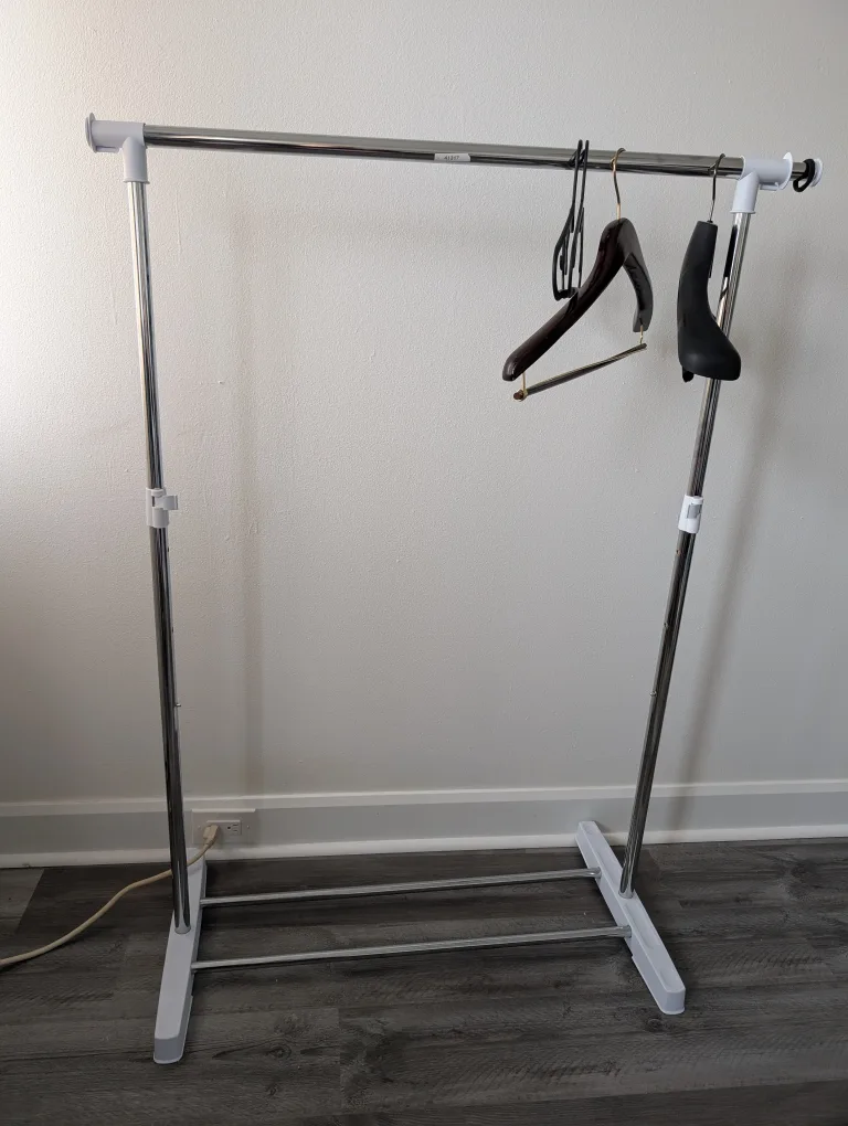 Adjustable Clothes/Garment Rack thumbnail