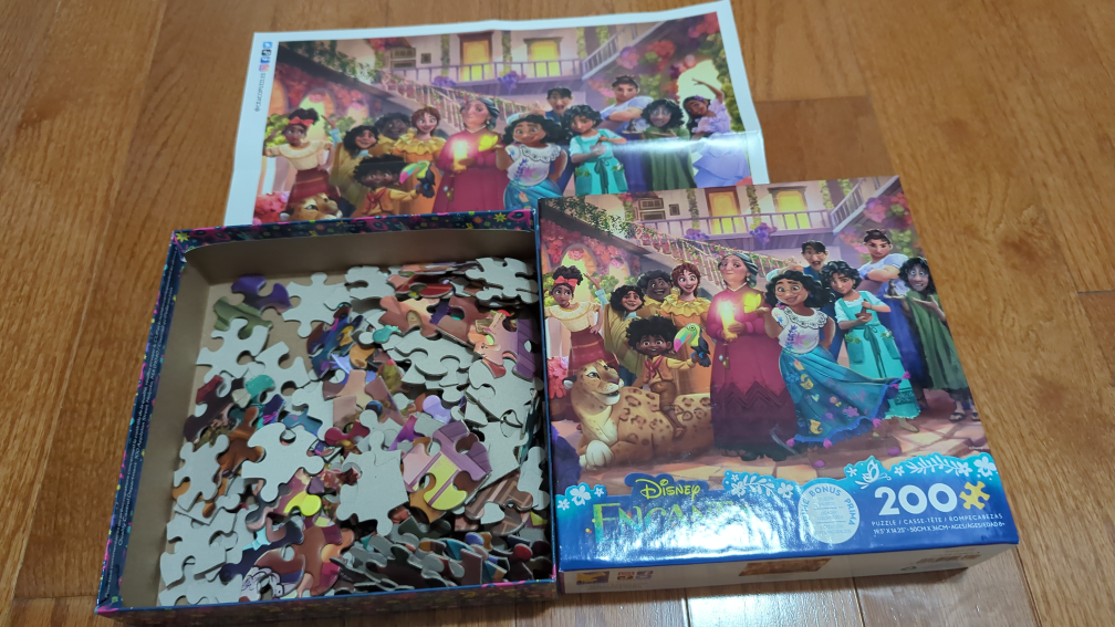 Disney Encanto 200 Piece Puzzle - photo 3