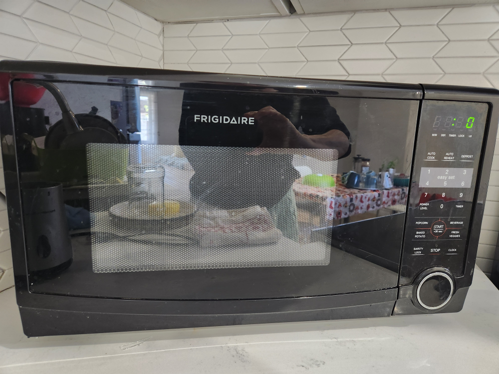 Frigidaire Black Microwave Oven - photo 2