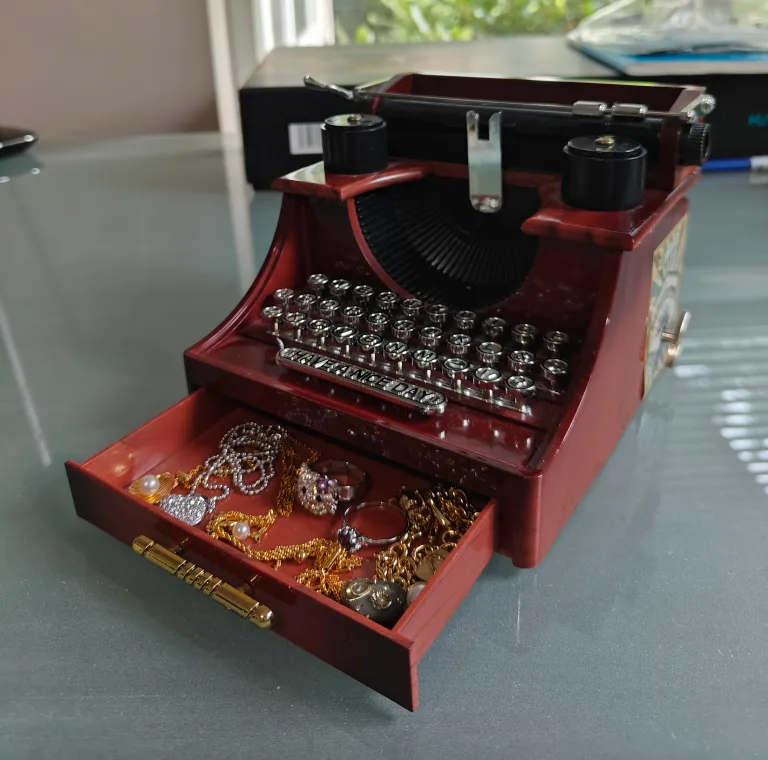 Mini Typewriter Toy with Jewelry Included 💖🧡 image indicator(2)