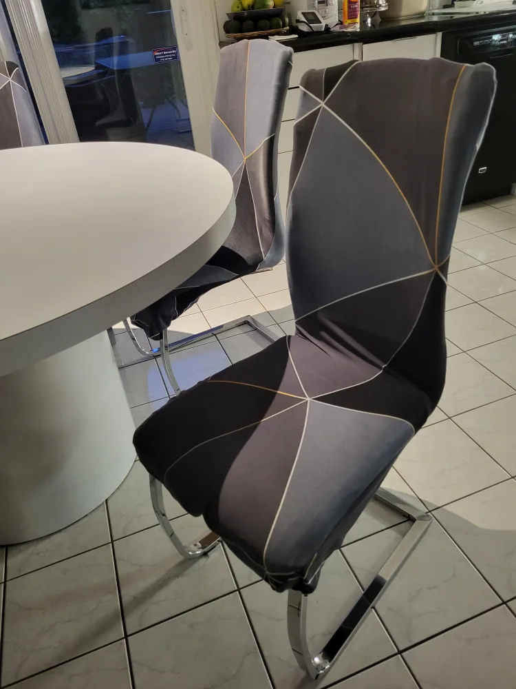 Table and 5 Chairs image indicator(2)