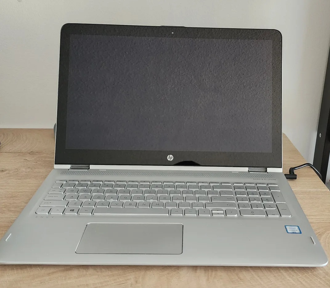HP Envy touchscreen Laptop convertible - 1TD HD / 12GB RAM
