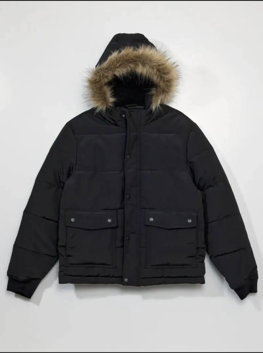 Manteau d'hiver Kiabi noir avec capuchon