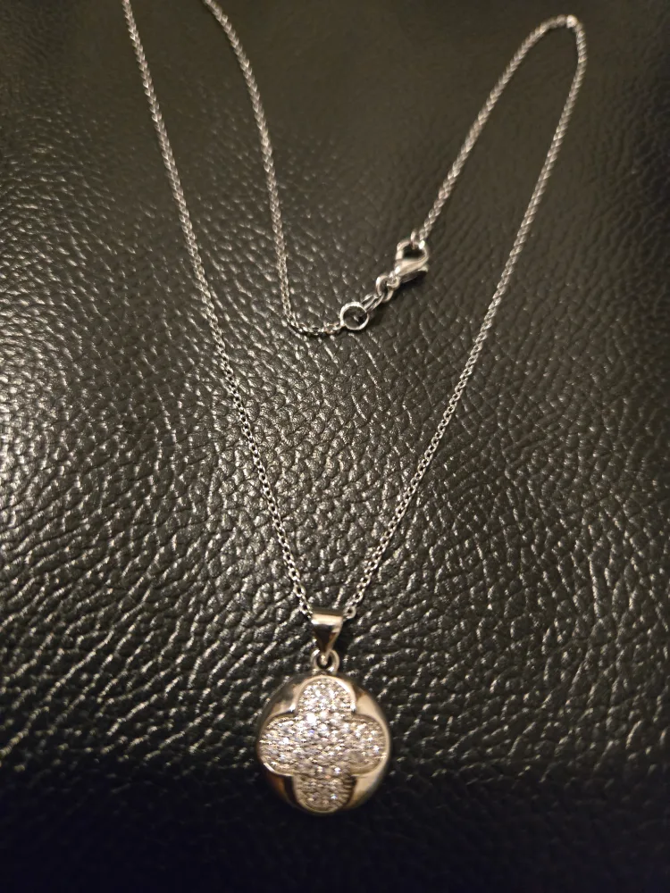 Silver Tone Clover Pendant Necklace image indicator(3)